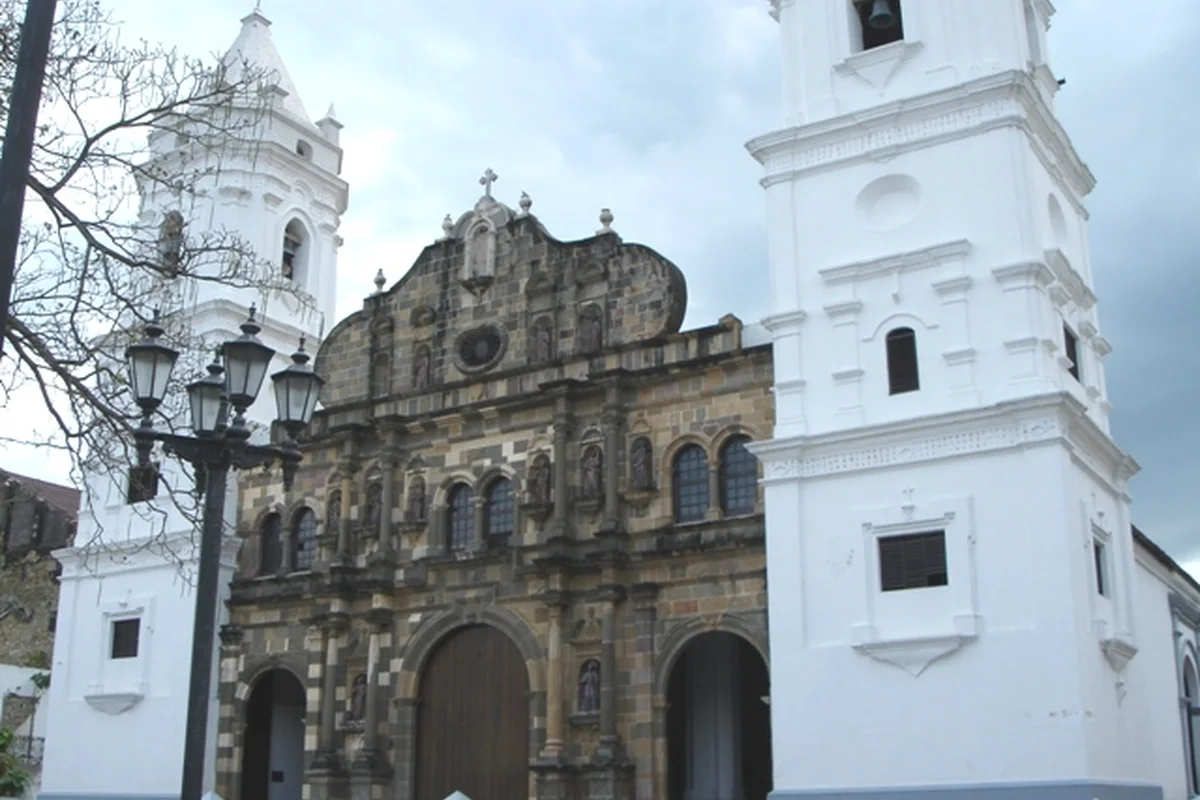 Panama City Street Food Walking Tour (25+ Tastings in Casco Viejo)